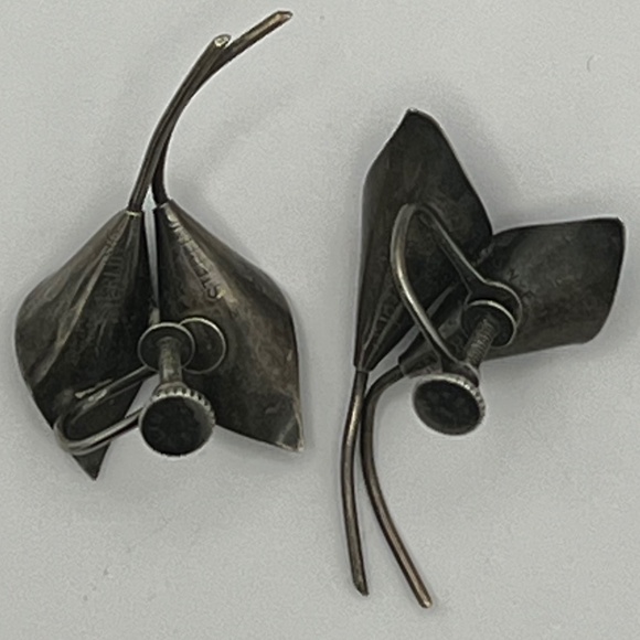 VINTAGE STUART NYE STERLING CALLA LILY EARRINGS - Picture 9 of 9